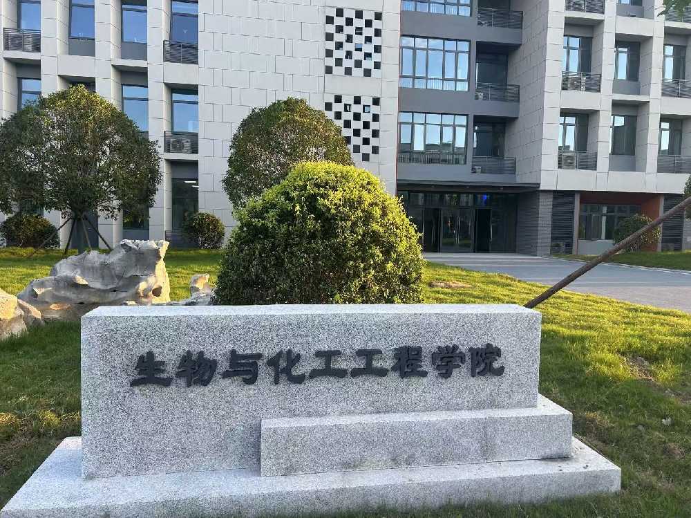 安达市扬州职业大学体育场高杆灯项目